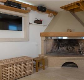 2 bedroom villa with pool and sea views in Bol, Brač Island, sleeps 4